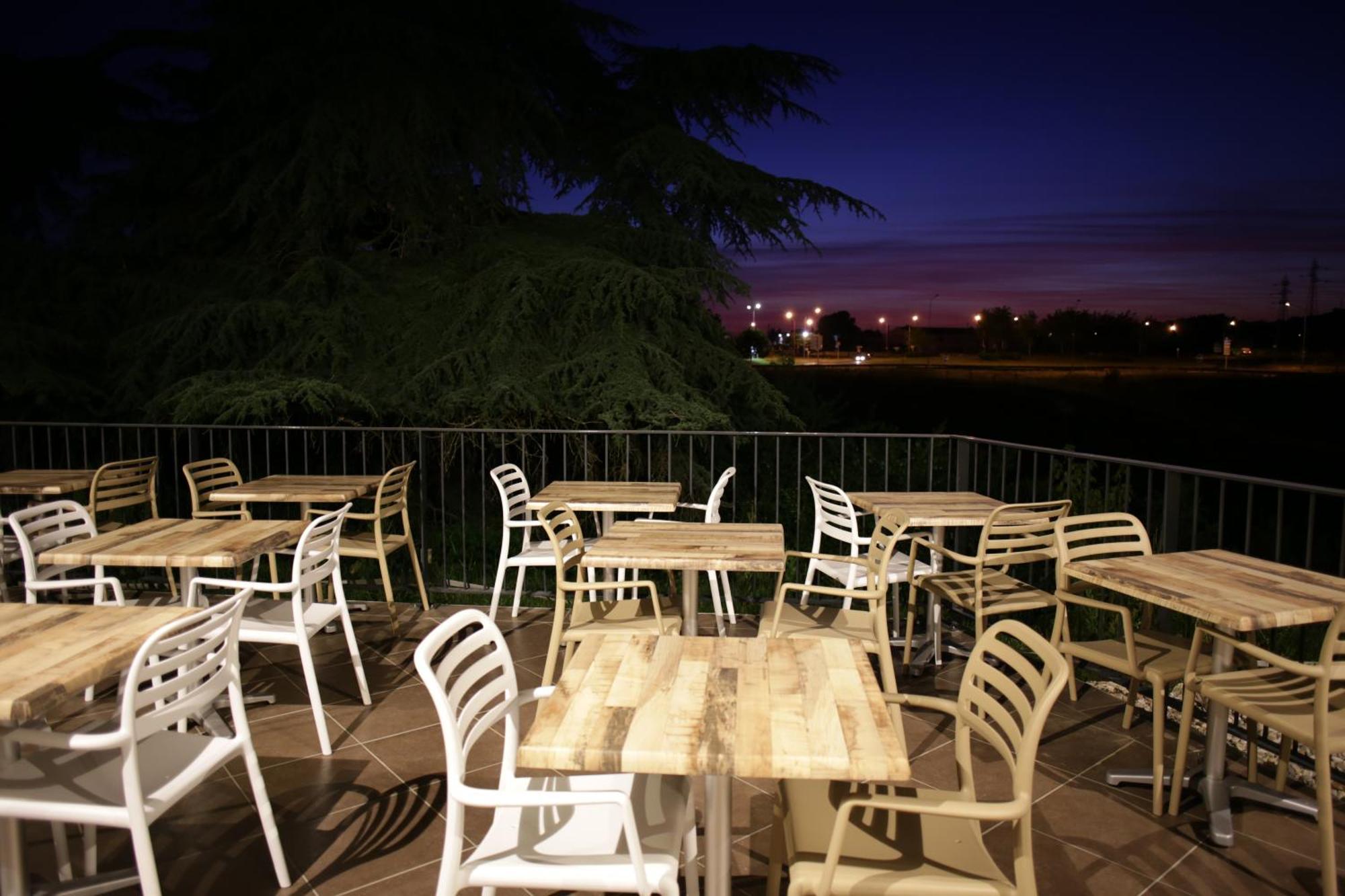 Ibis Styles Villeneuve Sur Lot Kültér fotó